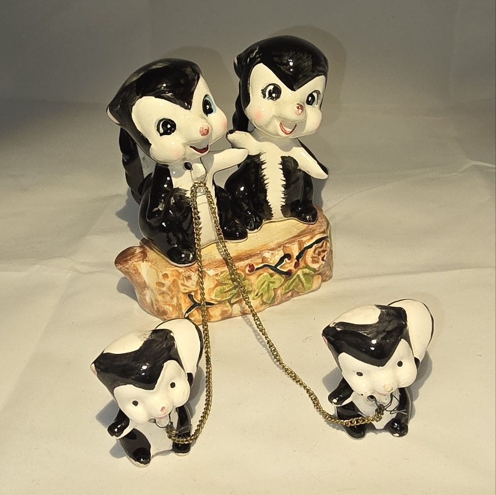 Vintage Napco Skunk Family